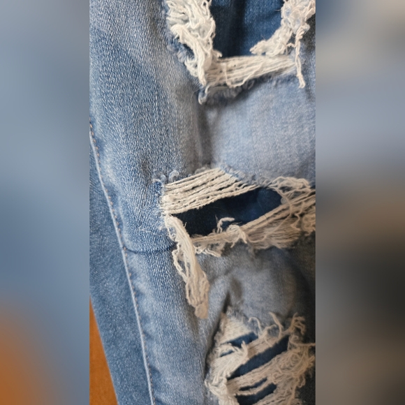 Distressed High Rise Jegging - Picture 4 of 7